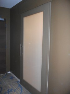 Transparent bathroom door Transparent bathroom door